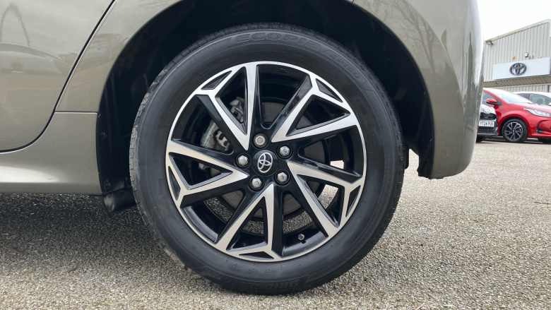 Toyota Yaris 1.5 Hybrid Design 5dr CVT Hybrid Hatchback